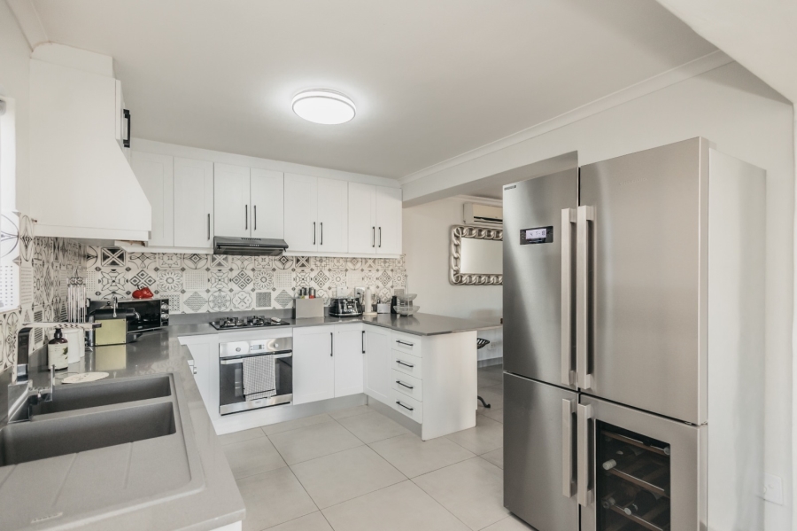 3 Bedroom Property for Sale in Avalon Estate Western Cape